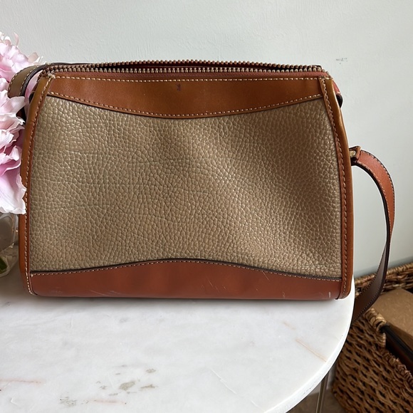 *Similar To* Vintage Dooney & Bourke Pebble Leather Purse - Picture 4 of 13